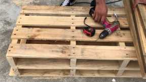 Creative Recycling Wooden Pallets Ideas // 100% Pallet Wood Woodworking Workbenches. DIY