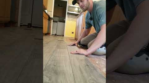 installing laminate is super easy! #flooring #laminateflooring #diy