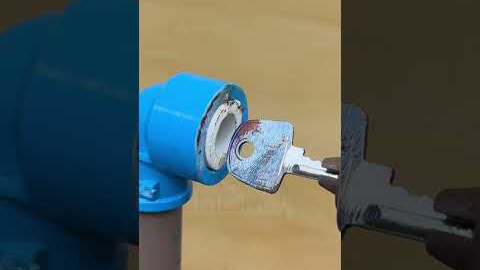 Great DIY tips to repair water pipes using a wrench. #USACreative #SmartSolution #HandyTrick