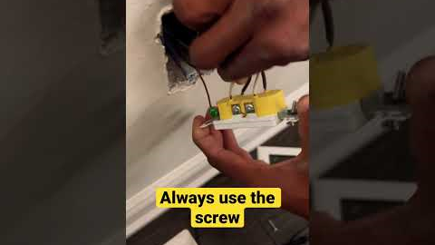 Tips from a pro: How to wire an outlet / plug #diy #electrician #learn #home #teach #reno #hgtv #tip